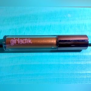 Girlactic Metallic Sparkle Eyeshadow in Glam color